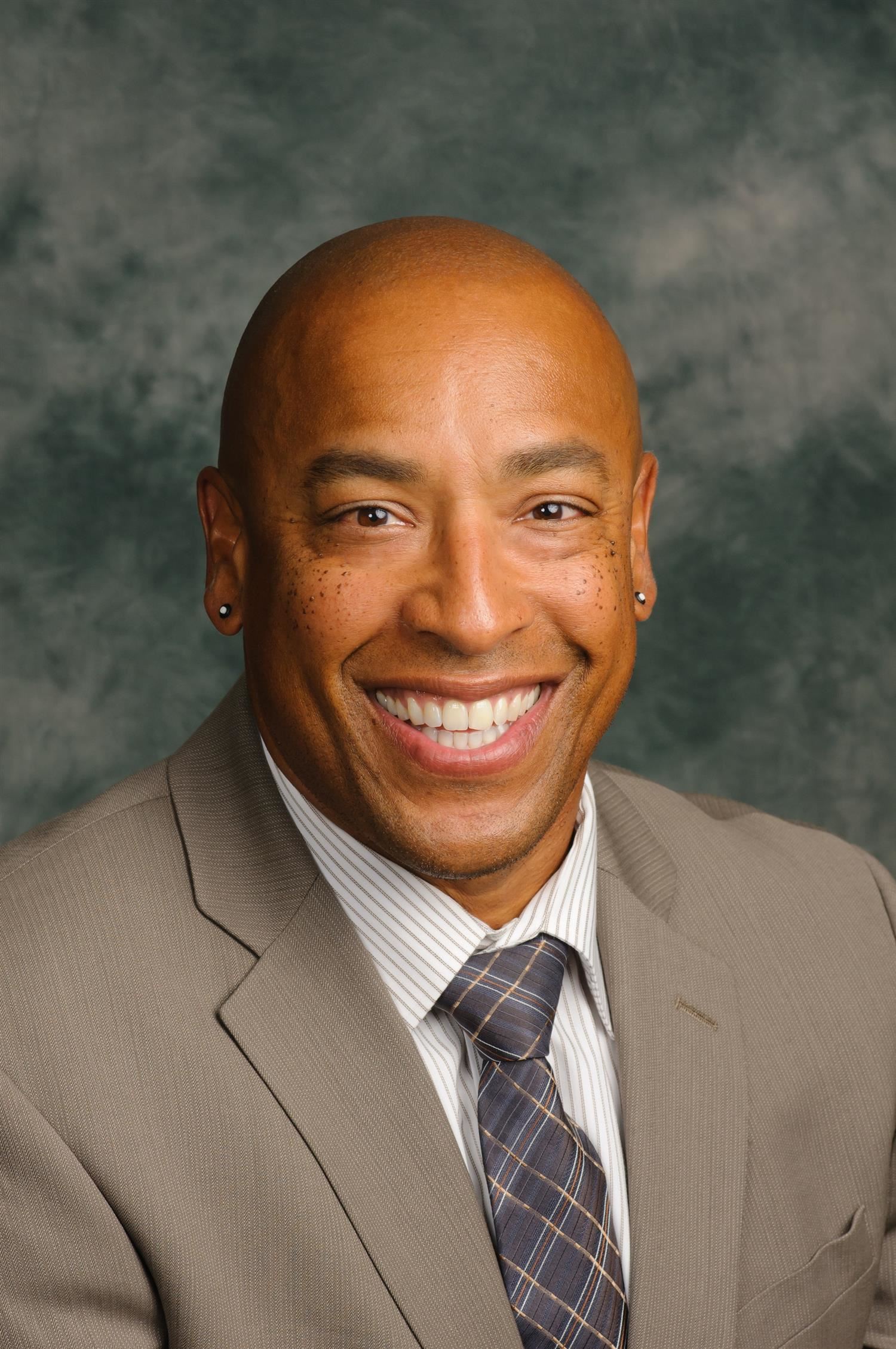 Dr. Donis Toler Jr./Principal Dr. Donis Toler Jr./Principal